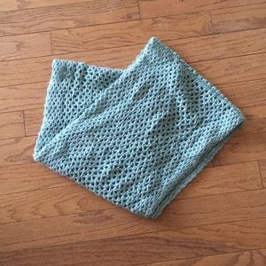 Eddie Bauer women’s infinity scarf - knitted